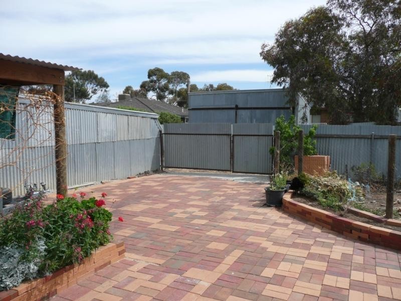 8 Lyall Avenue, Kerang VIC 3579