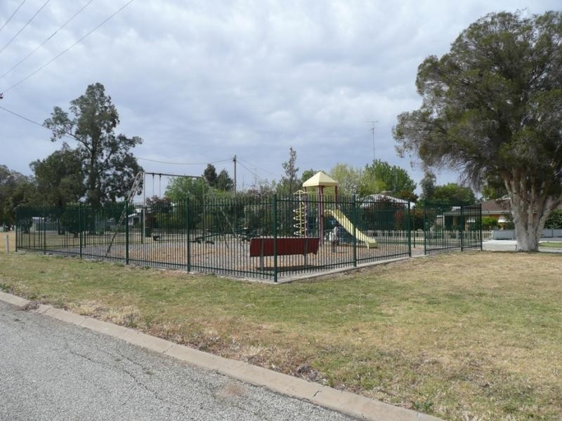 8 Lyall Avenue, Kerang VIC 3579