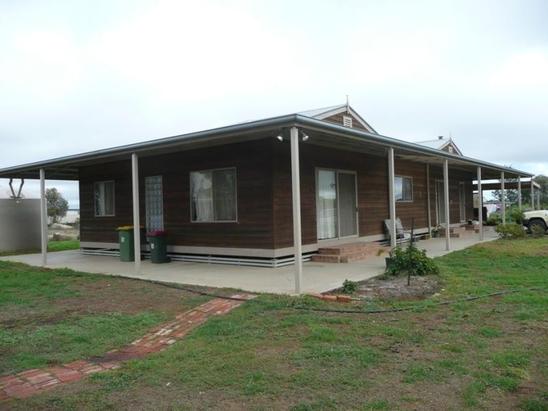 14 Collins Road, Kerang VIC 3579