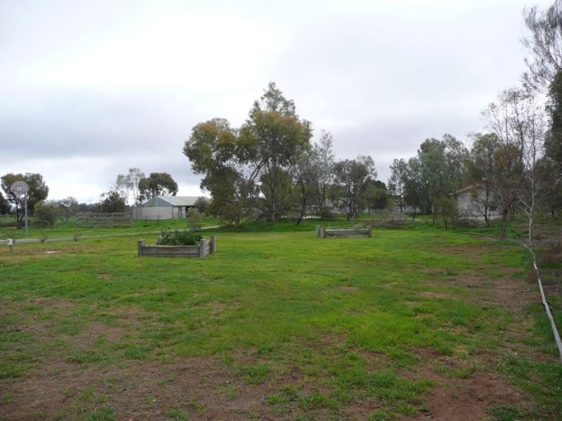 14 Collins Road, Kerang VIC 3579