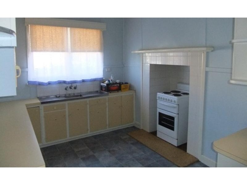 2 Currie Street, Charlton VIC 3525