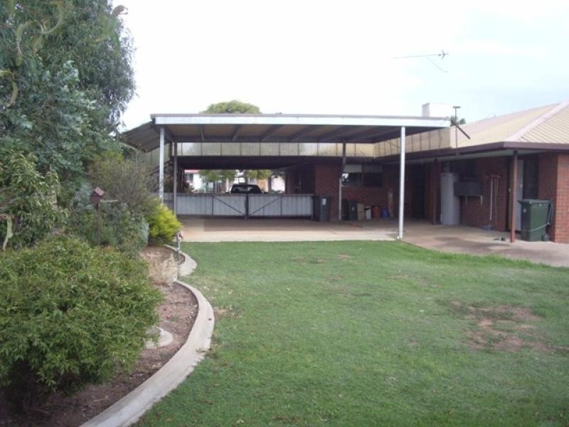 195 Woods Street, Donald VIC 3480