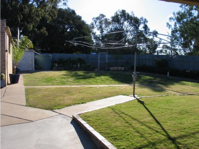 8 Clifton Street, Charlton VIC 3525