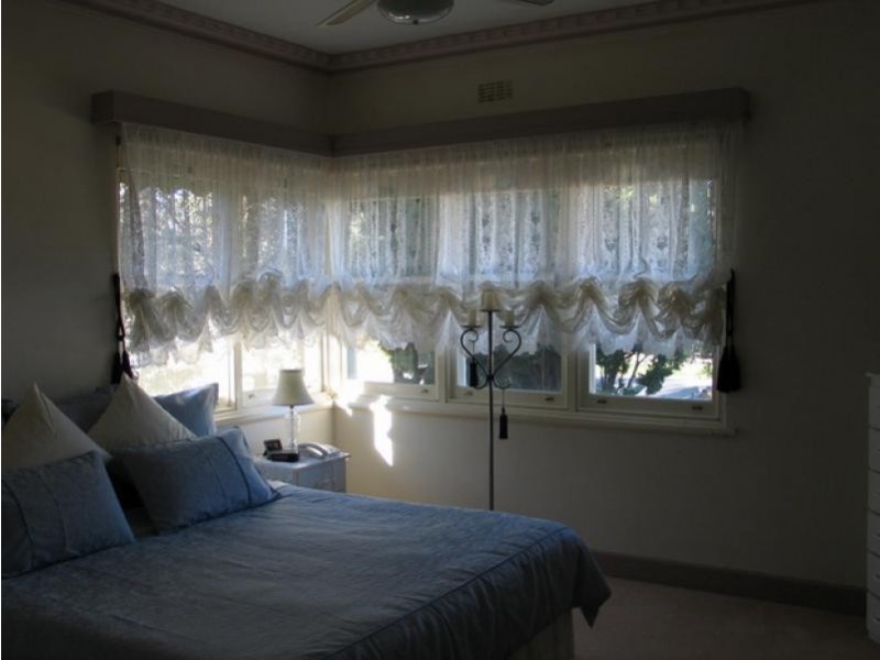 8 Clifton Street, Charlton VIC 3525