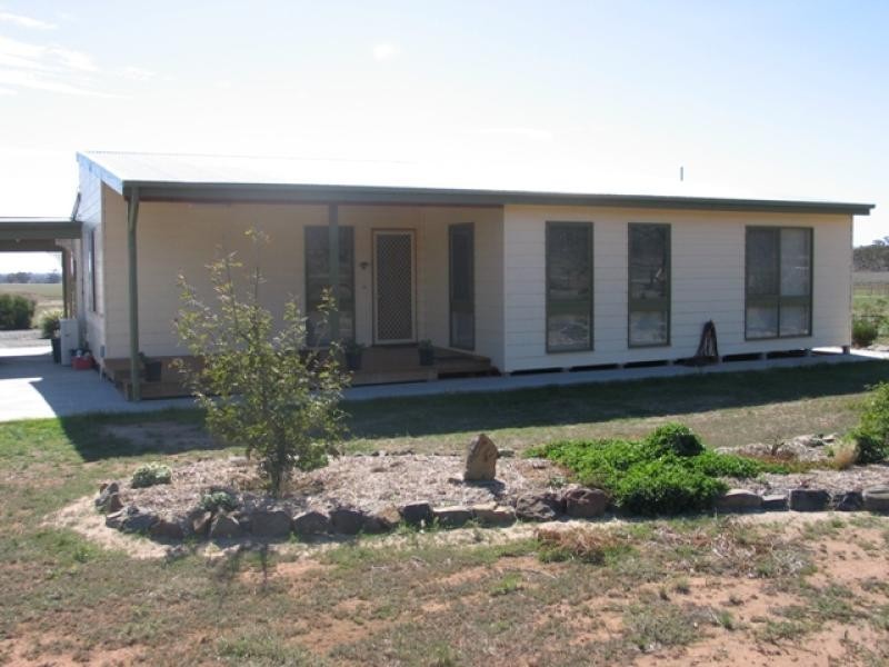 3 Golfcourse Road, Charlton VIC 3525