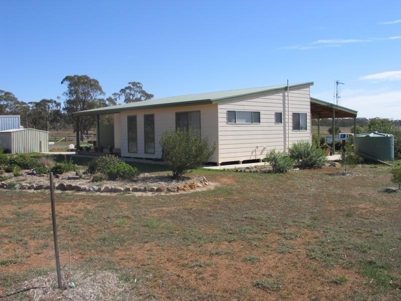 3 Golfcourse Road, Charlton VIC 3525