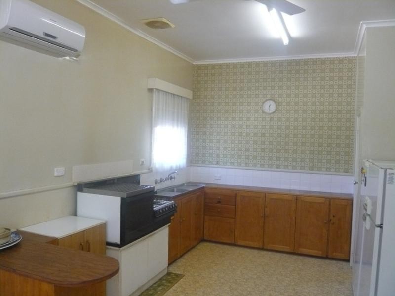 18 El Alamein Ave, Swan Hill VIC 3585