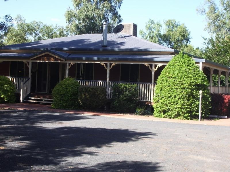 23 SILICA ROAD, Emerald QLD 4720