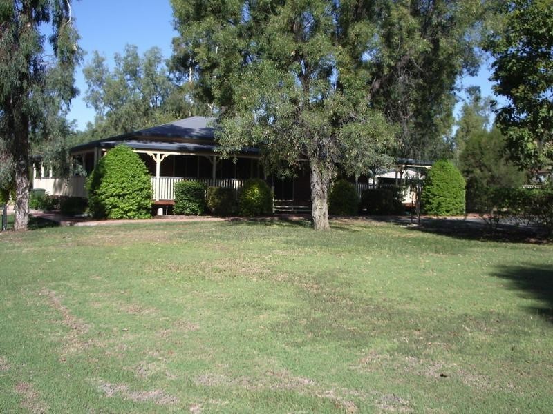 23 SILICA ROAD, Emerald QLD 4720
