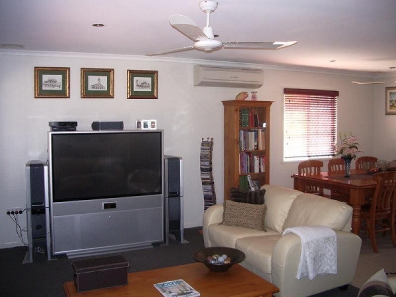 4 EXPELLER COURT, Emerald QLD 4720
