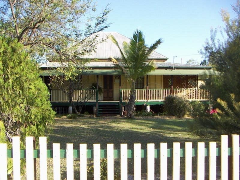 10 CONRAN STREET, Capella QLD 4723