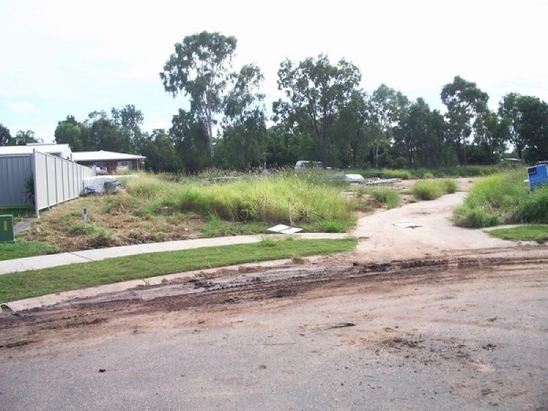 15 Charlton Street, Emerald QLD 4720