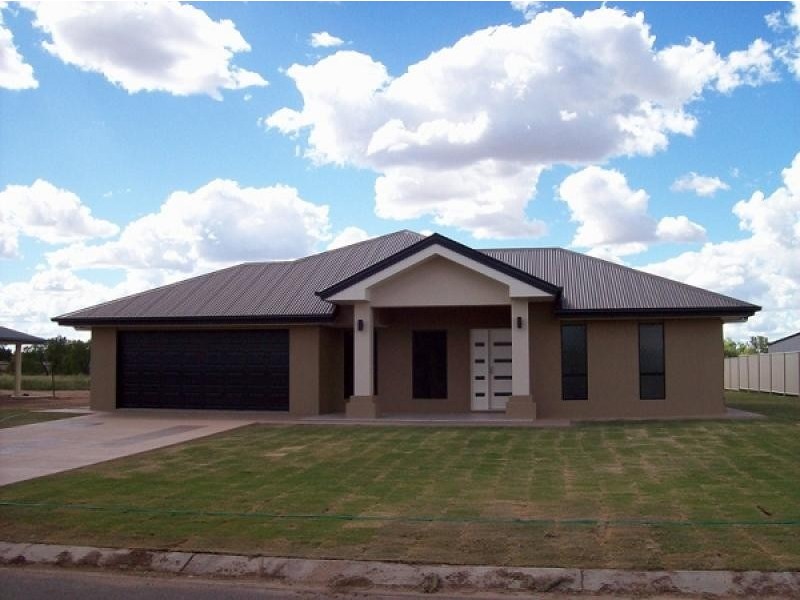 24 CARRINGTON PLACE, Emerald QLD 4720