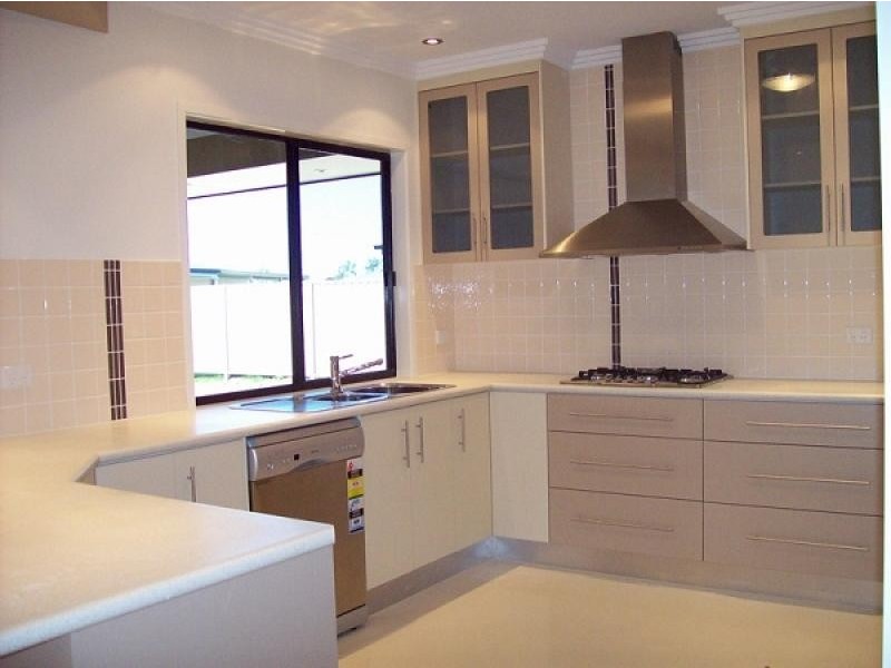 24 CARRINGTON PLACE, Emerald QLD 4720