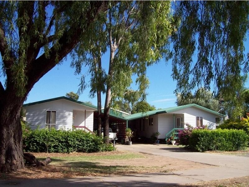 2 Roberts Street, Emerald QLD 4720