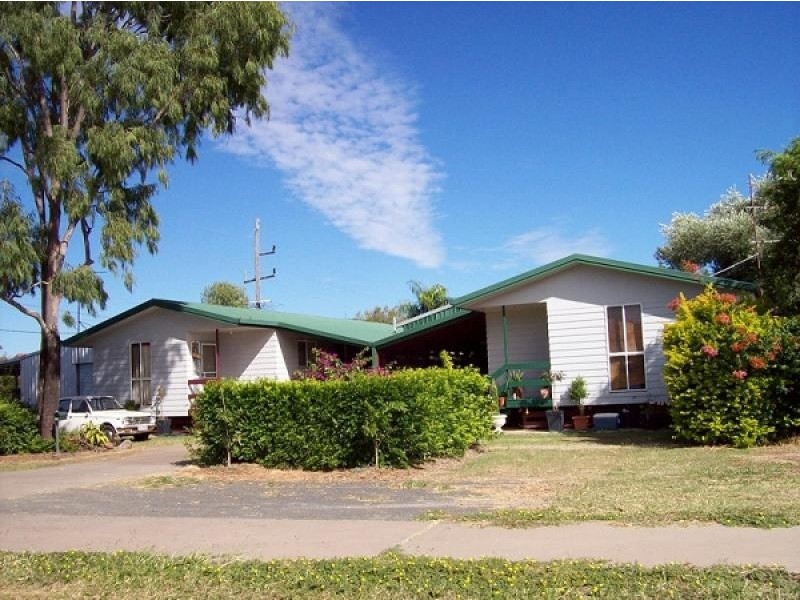 2 Roberts Street, Emerald QLD 4720