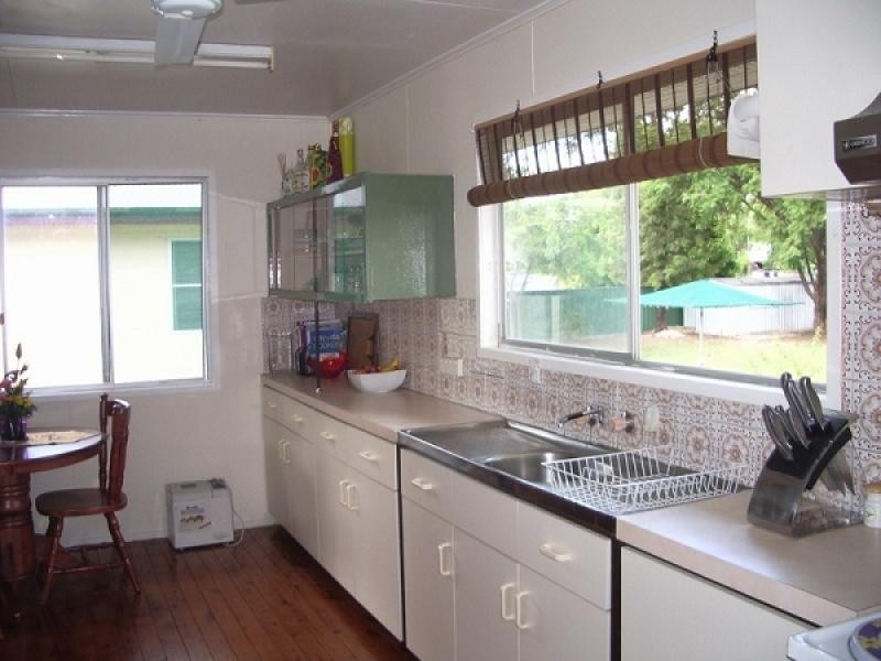 12 DIAMOND AVENUE, Emerald QLD 4720