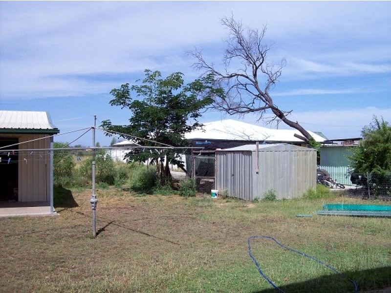 3 Huntley St, Capella QLD 4723