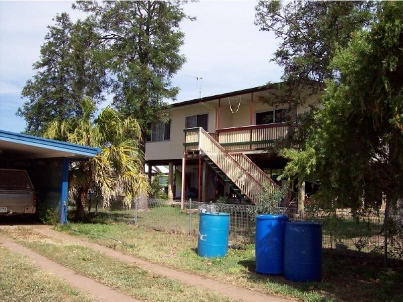 3 Huntley St, Capella QLD 4723