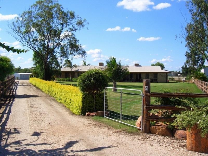 4 PEPPERTREE LANE, Emerald QLD 4720