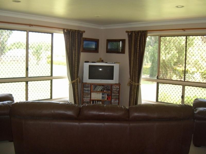 4 PEPPERTREE LANE, Emerald QLD 4720