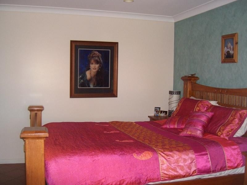 4 PEPPERTREE LANE, Emerald QLD 4720