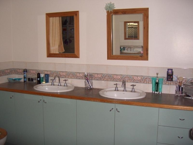 4 PEPPERTREE LANE, Emerald QLD 4720