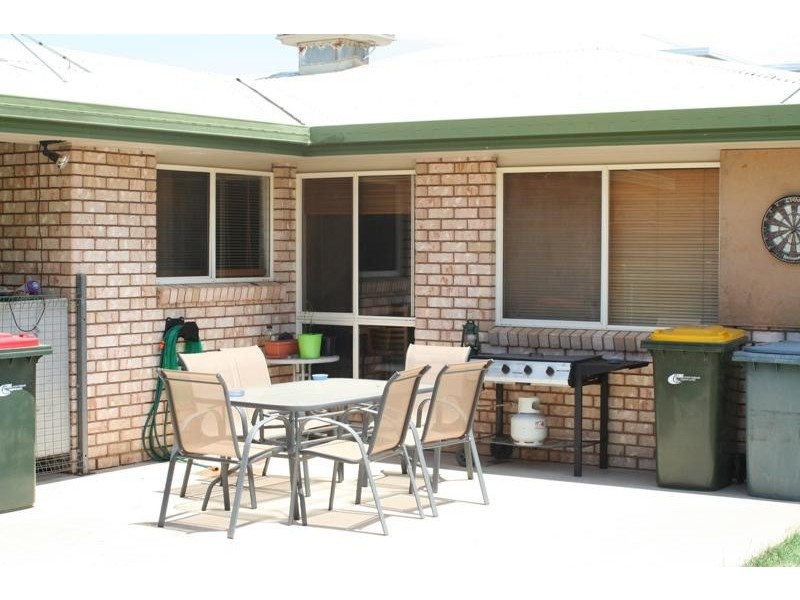 9 Barry Street, Emerald QLD 4720