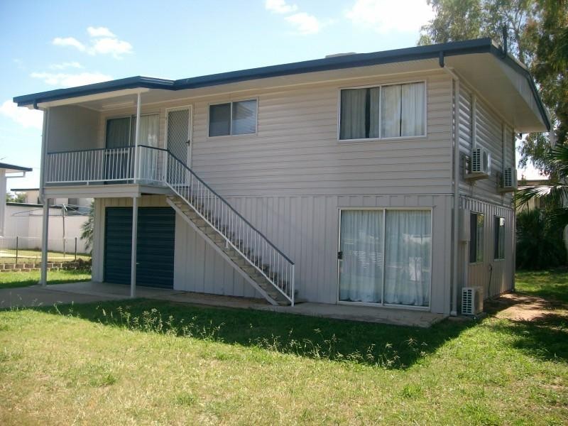 2 Edwards Place, Emerald QLD 4720