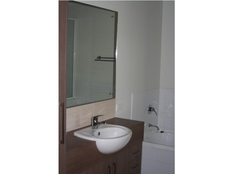 Unit 2/16 Riverview, Emerald QLD 4720