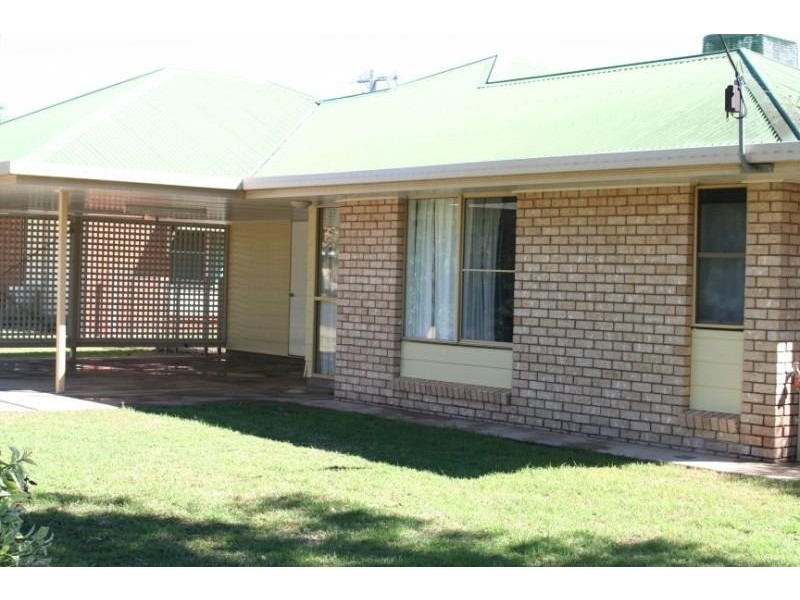 2 Chalmers Crescent, Emerald QLD 4720