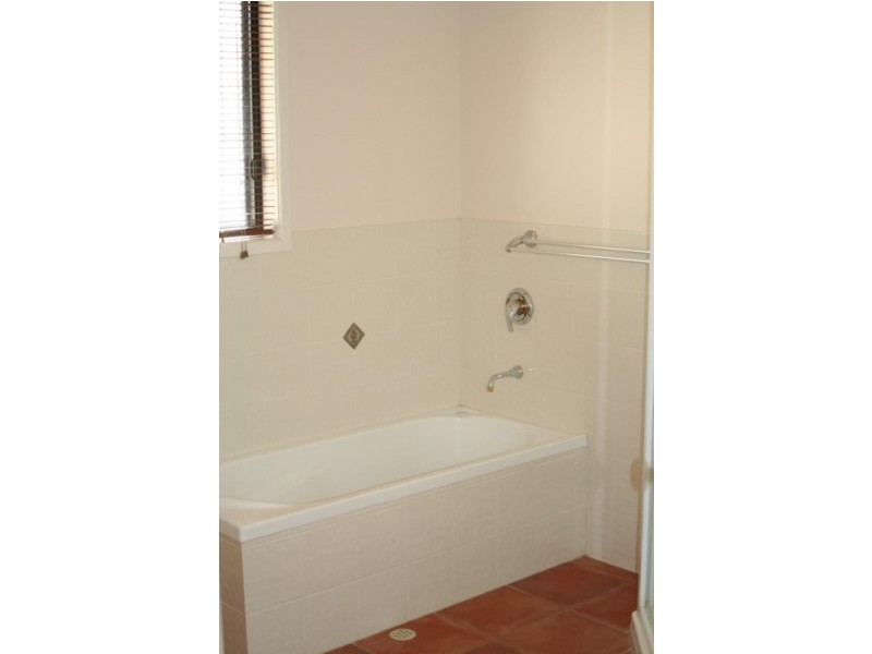 5 Dodd Drive, Emerald QLD 4720