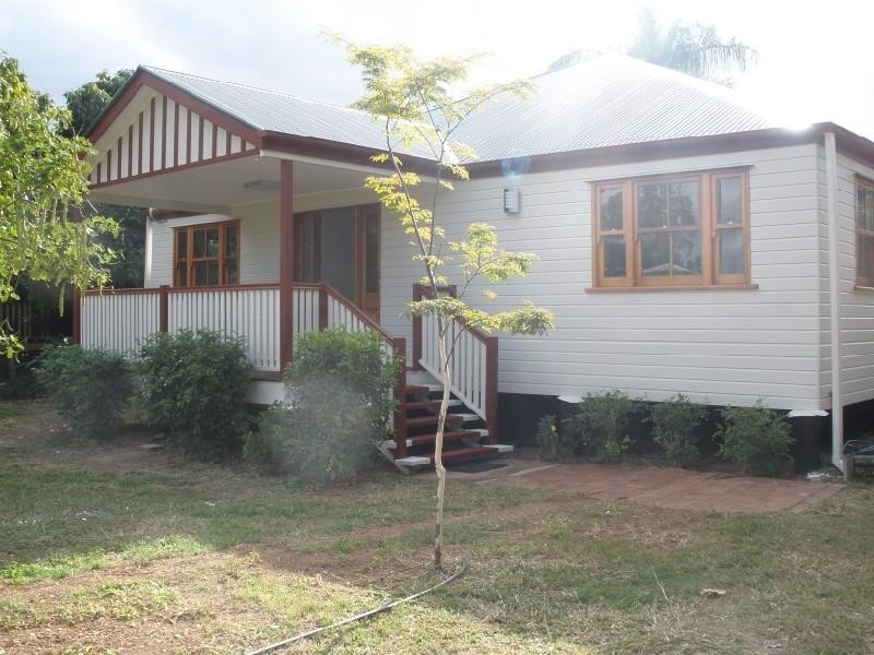 4 Little Street, Emerald QLD 4720