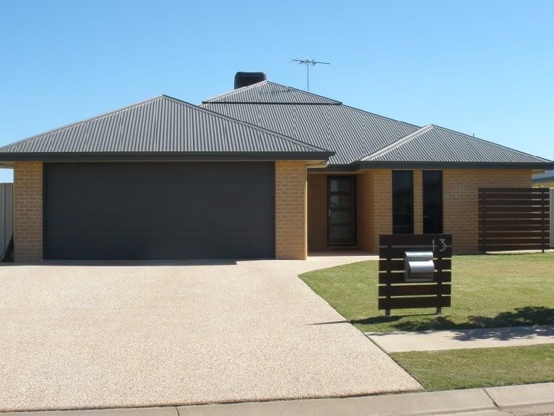 13 Rogers Street, Emerald QLD 4720