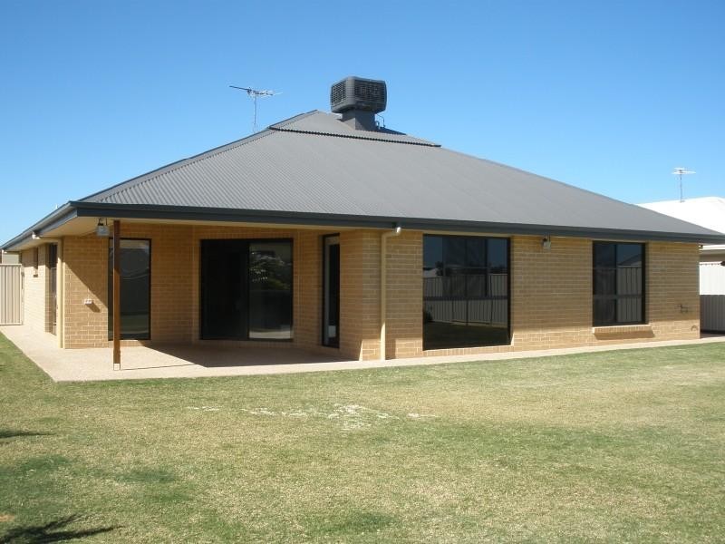 13 Rogers Street, Emerald QLD 4720