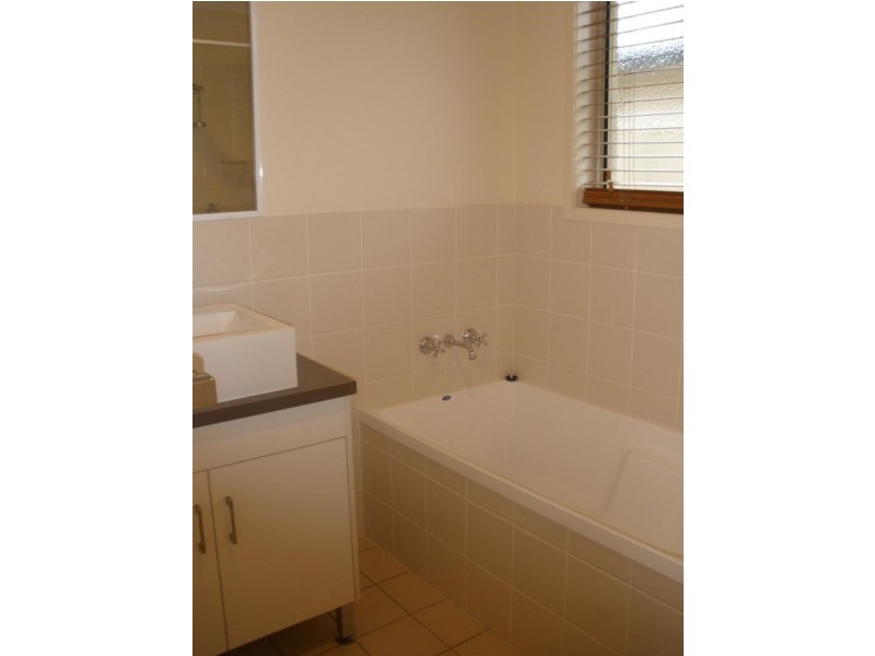 9 Yering Street, Emerald QLD 4720