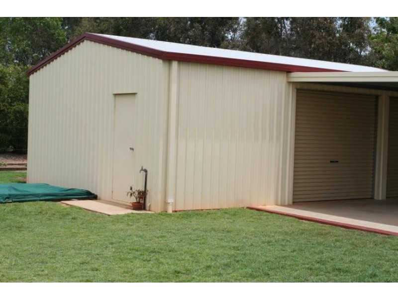 11 Country Lane, Emerald QLD 4720