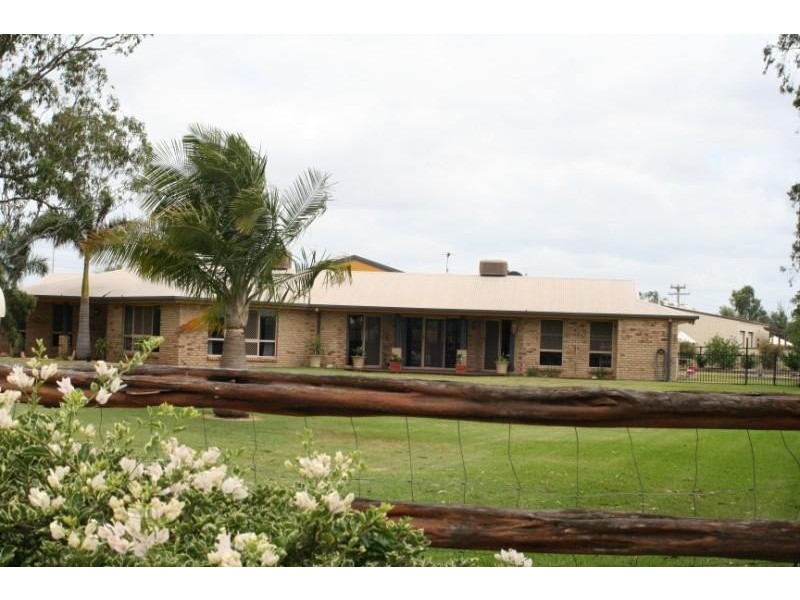 4 Peppertree Lane, Emerald QLD 4720