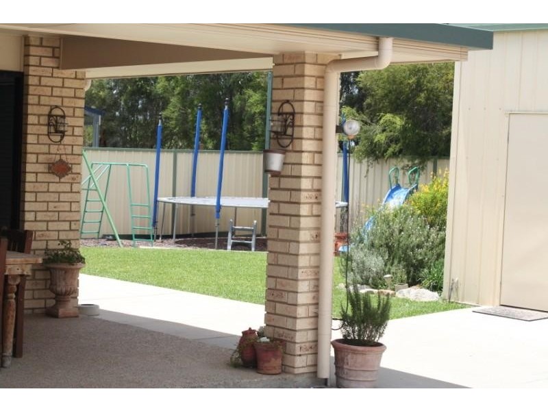 24 Dodd Drive, Emerald QLD 4720