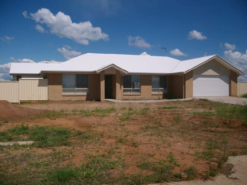 21 Scenic Drive, Emerald QLD 4720