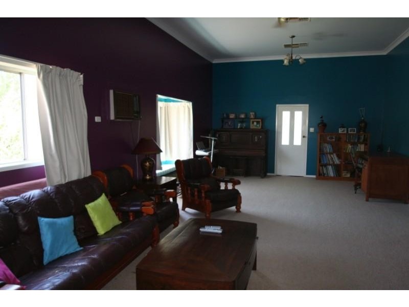 16a Crendon Street, Emerald QLD 4720