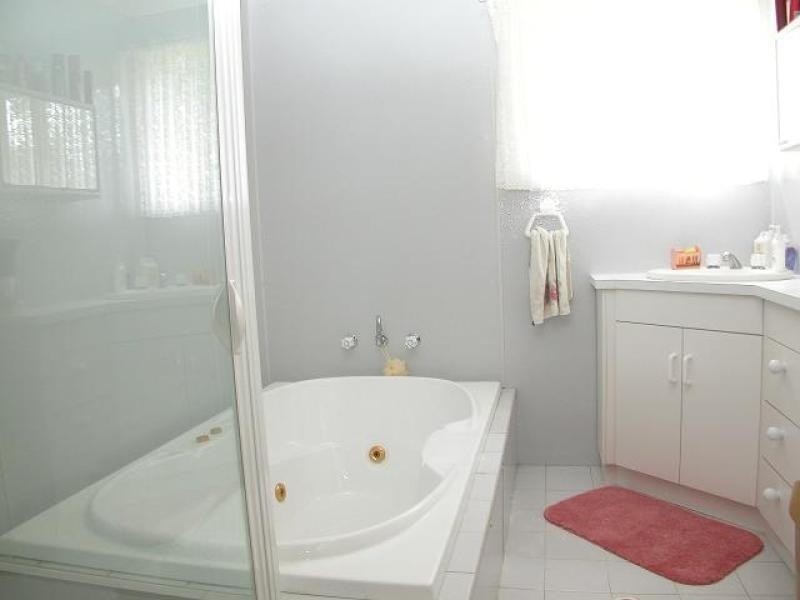 10 Renown Avenue, Shoalhaven Heads NSW 2535