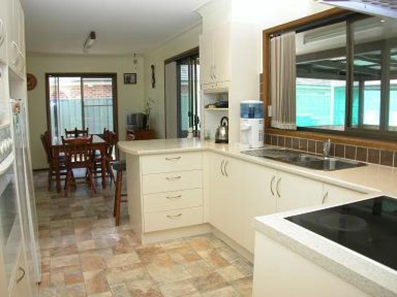 27 RAVENSCLIFFE ROAD, Shoalhaven Heads NSW 2535