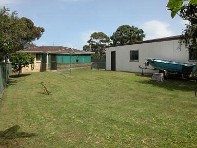 27 RAVENSCLIFFE ROAD, Shoalhaven Heads NSW 2535