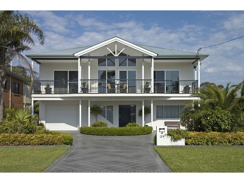 25 Woolstencraft Street, Shoalhaven Heads NSW 2535