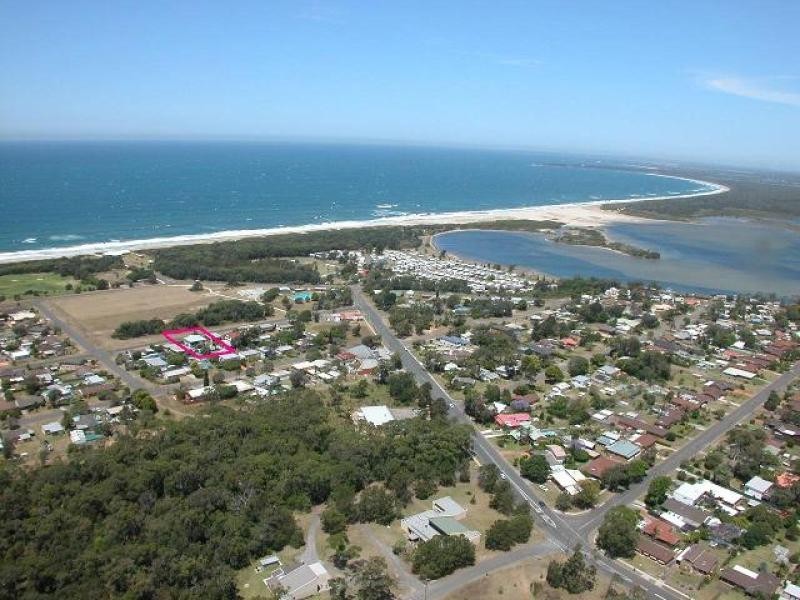 25 Woolstencraft Street, Shoalhaven Heads NSW 2535