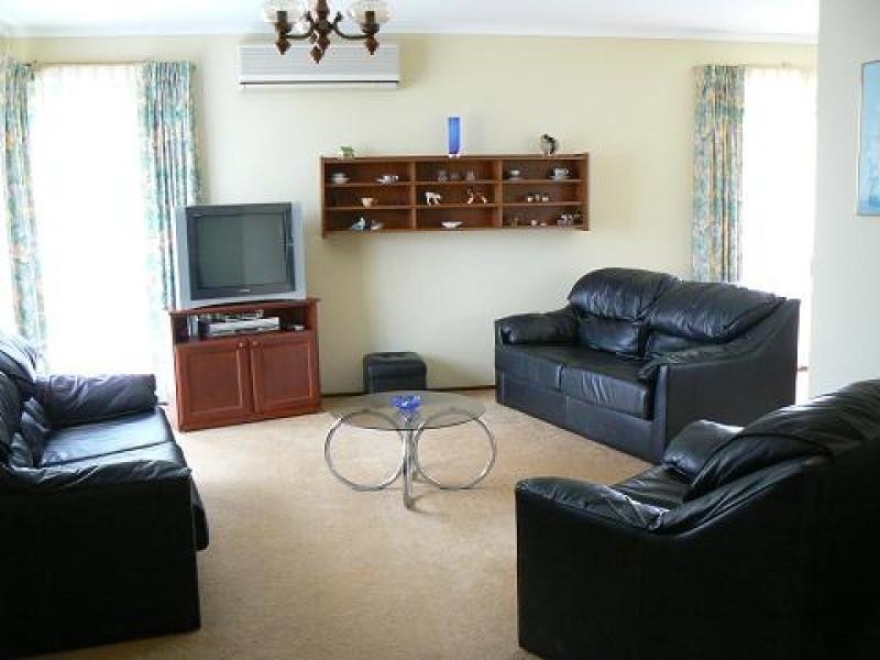11 Ravenscliffe Road, Shoalhaven Heads NSW 2535