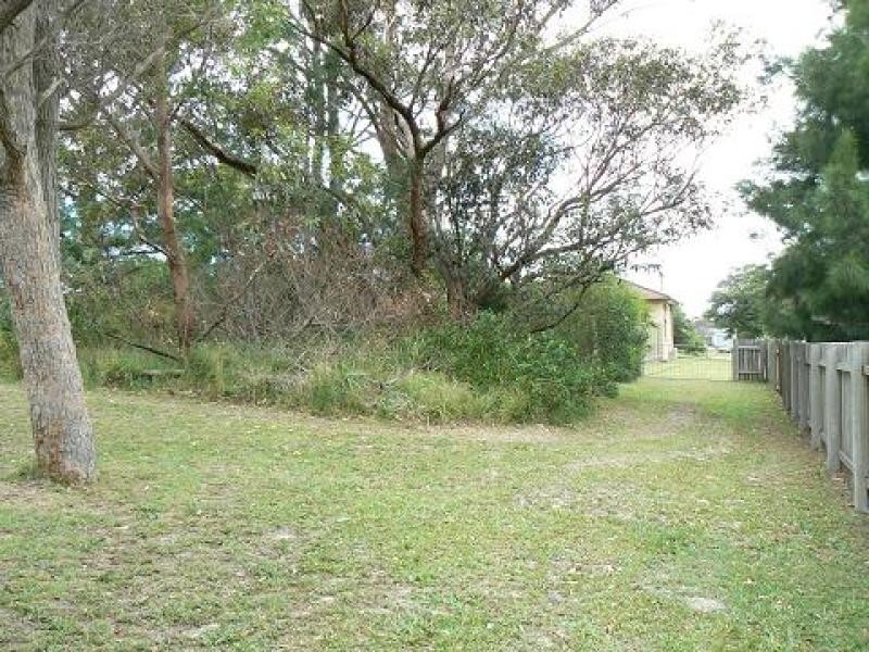 11 Ravenscliffe Road, Shoalhaven Heads NSW 2535