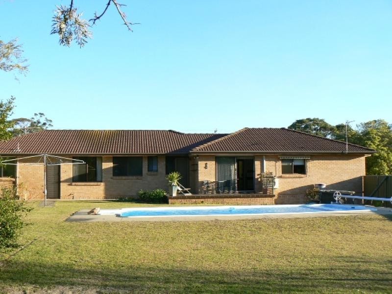 11 Ravenscliffe Road, Shoalhaven Heads NSW 2535