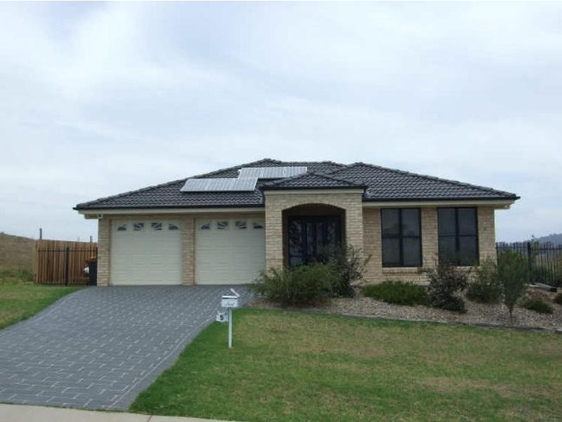 5 Koma Place, Bega NSW 2550